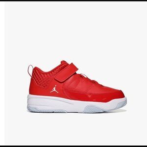Jordan Kids Jordan Max Aura 3 Athletic Shoes in red. Size 5C